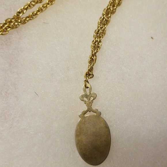 Cameo Necklace - Picture 2 of 3